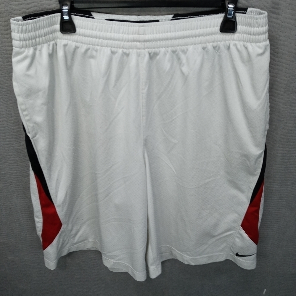 Nike basketball shorts white men's Large. Waist 36